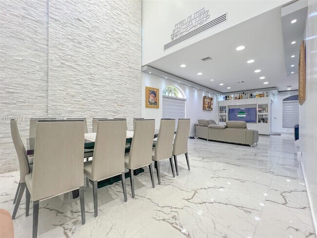 Building Photo - 3800 SW 51st St