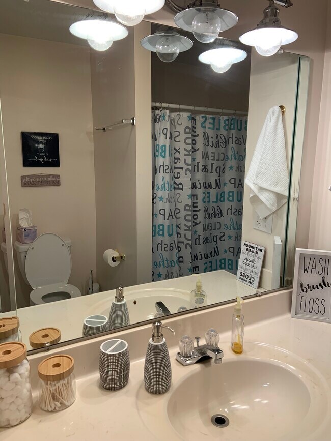 Foto del edificio - 510 Crescent Leaf Ln