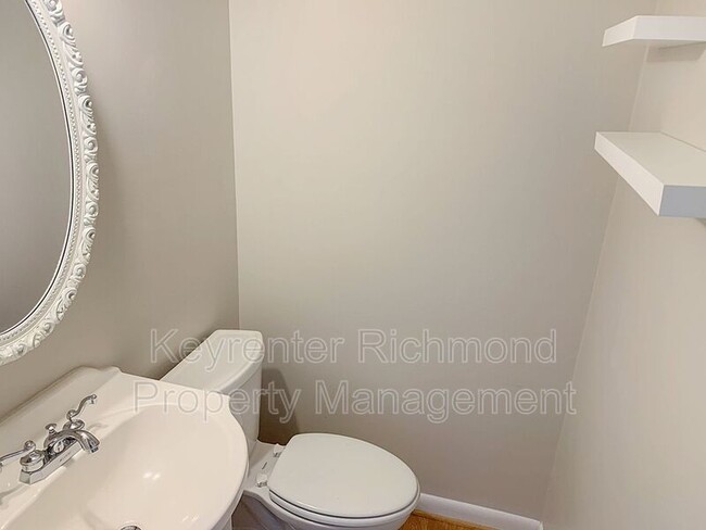 Building Photo - 9431 Greenhill Ct