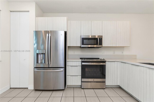Foto del edificio - 6416 NW 102nd Ct