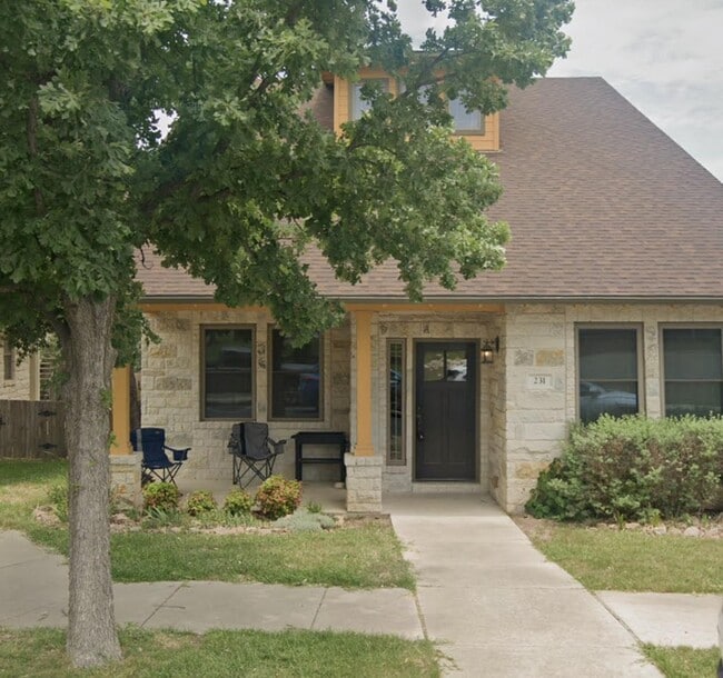 Building Photo - Beautifully updated home in a peaceful Geo...