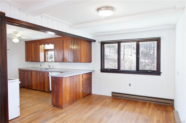 Building Photo - 30 Woods Rd