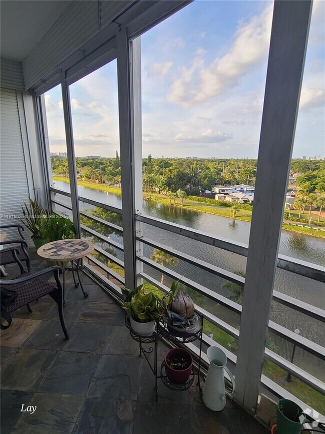 Building Photo - 16850 S Glades Dr