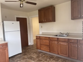 Building Photo - 628 Lincoln Hwy E