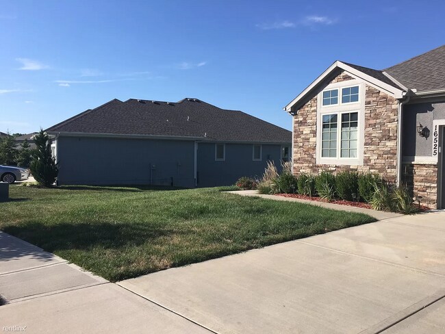 Foto del edificio - 4 br, 3 bath House - 16525 Hardy Street