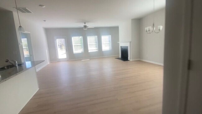 Foto del edificio - 715 Clark Lake Estates Dr