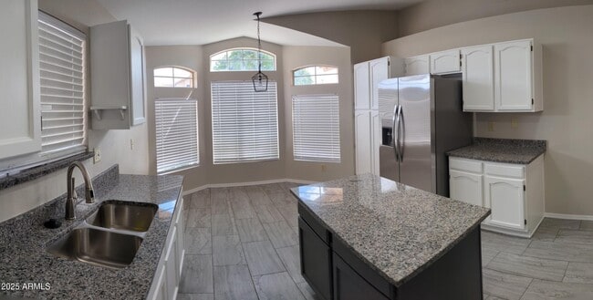 Building Photo - 1510 W Gail Dr