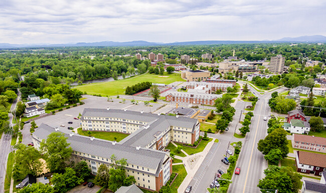 Building Photo - Broad Street Commons