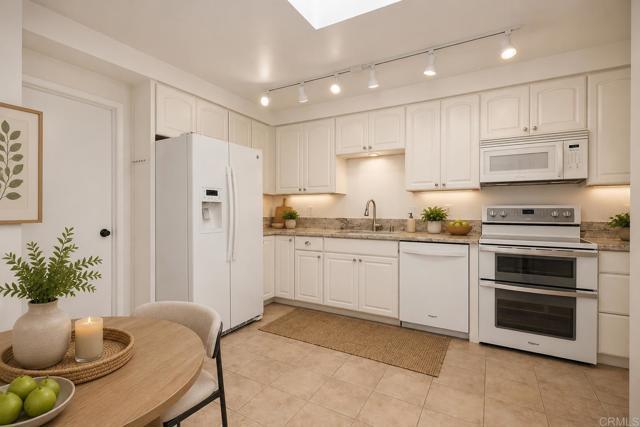 Building Photo - 115 Delicias Ct