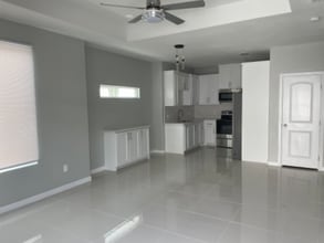 Building Photo - 2507 N Vineyard Ave