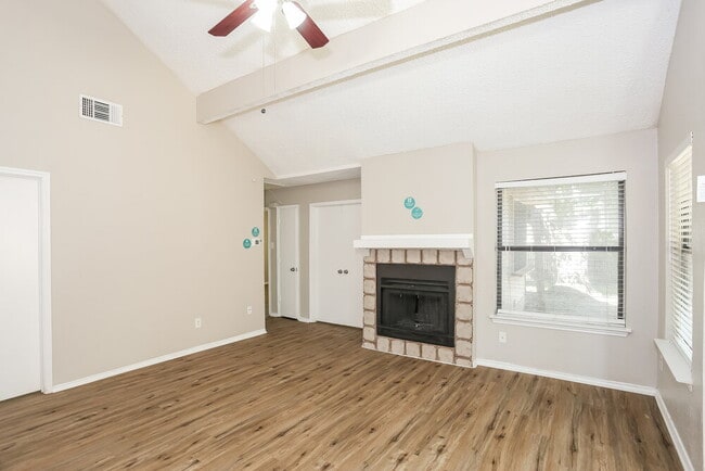 Foto del edificio - 6306 Pilgrim Ln