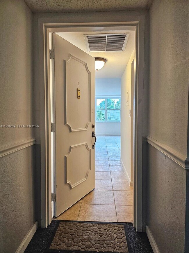 Foto del edificio - 3702 NE 171 St