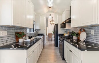 Building Photo - 2528 W MacArthur Blvd