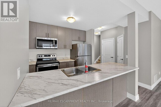 Photo du bâtiment - 77 Diana Ave