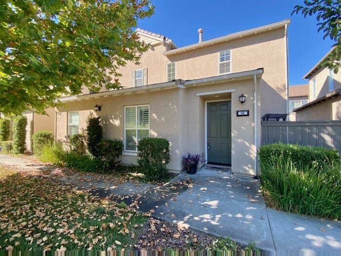 Primary Photo - Beautiful 3 Bedroom in Gated Community! Po...