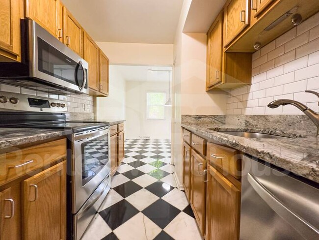 Building Photo - 250 Gold Kettle Dr
