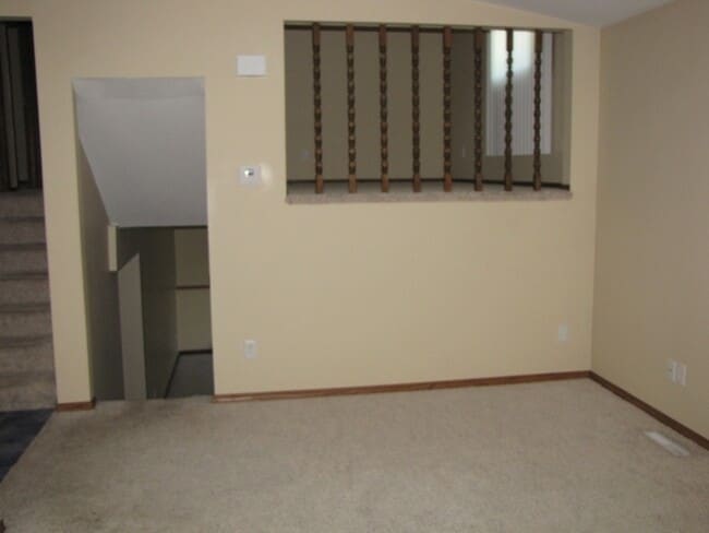 Building Photo - 3BR/2BA Single Family House - Community Po...