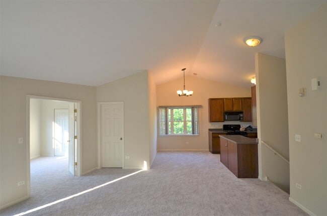 Building Photo - 2843 Rutland Cir