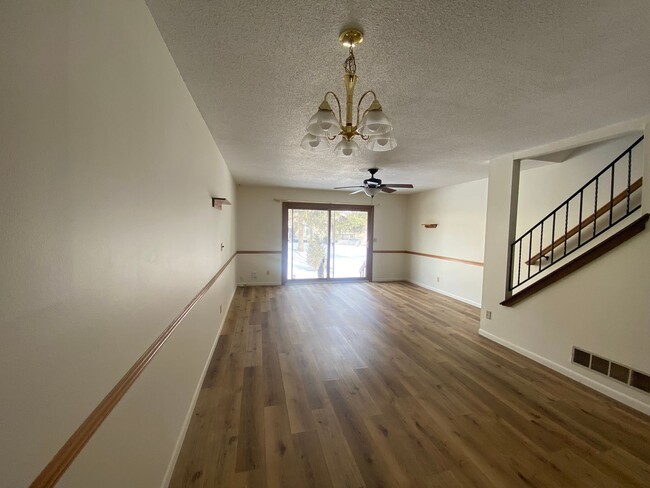 Building Photo - Bettendorf 2BR Condo With Garage For Rent ...