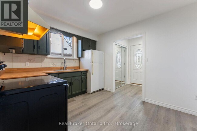 Photo du bâtiment - 326 E 19th St