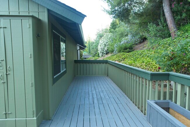 Building Photo - 115 Vasona Oaks Dr