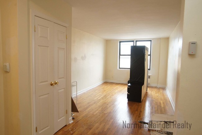 Building Photo - 1370 51st St