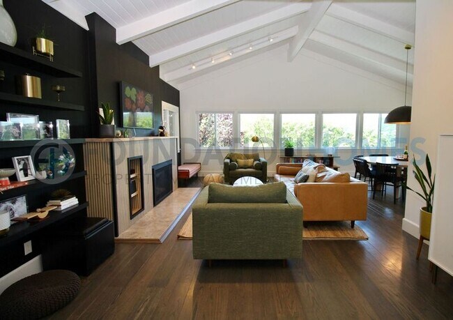 Foto del edificio - 99 Carnoustie Heights