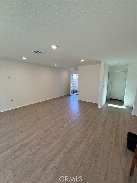 Foto del edificio - 14001 Carina St