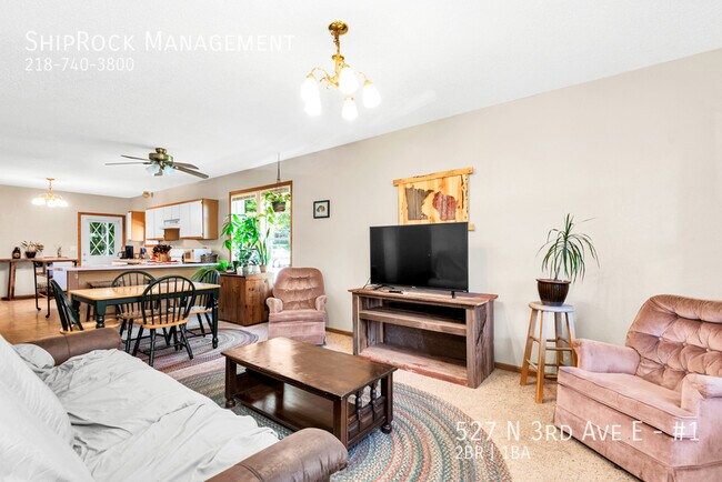 Foto del edificio - 527 N 3rd Ave E