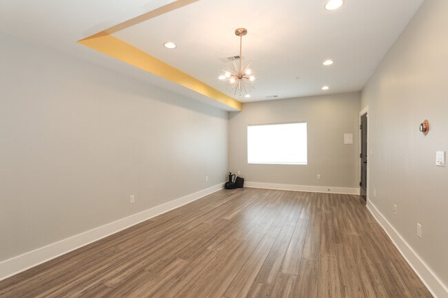 Building Photo - 1225 Raum St NE