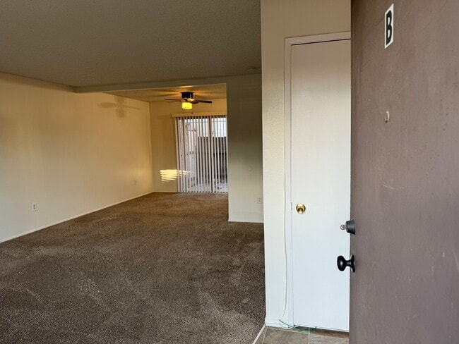 Foto del edificio - 1039 W Lincoln Ave