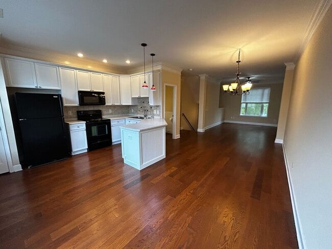 Building Photo - 8236 Lenox Creekside Dr