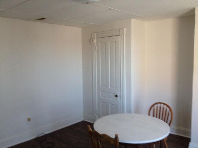 Foto del edificio - Small Affordable Downtown Davenport Studio