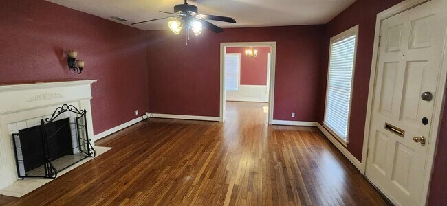 Building Photo - 409 Sunny Ln