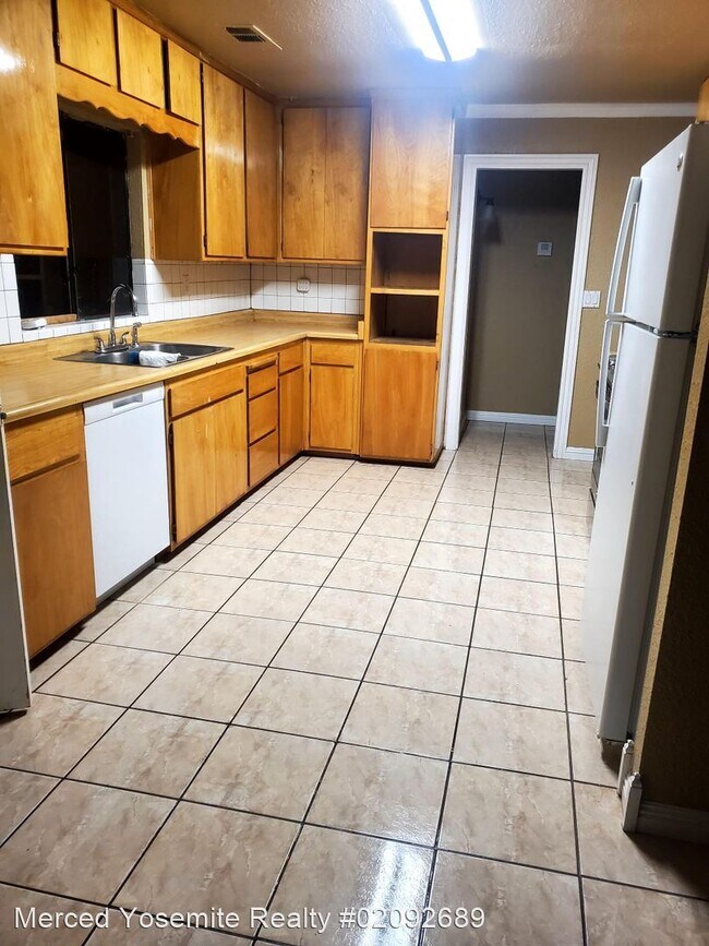 Building Photo - 3 br, 1 bath House - 1908 Belcher Ave