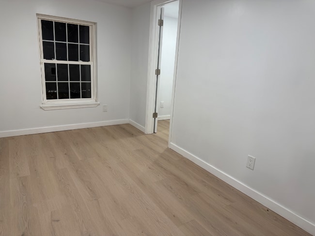 Foto del edificio - 6 Depot Hill Rd