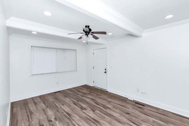 Building Photo - 1401 McCullough Ave NE