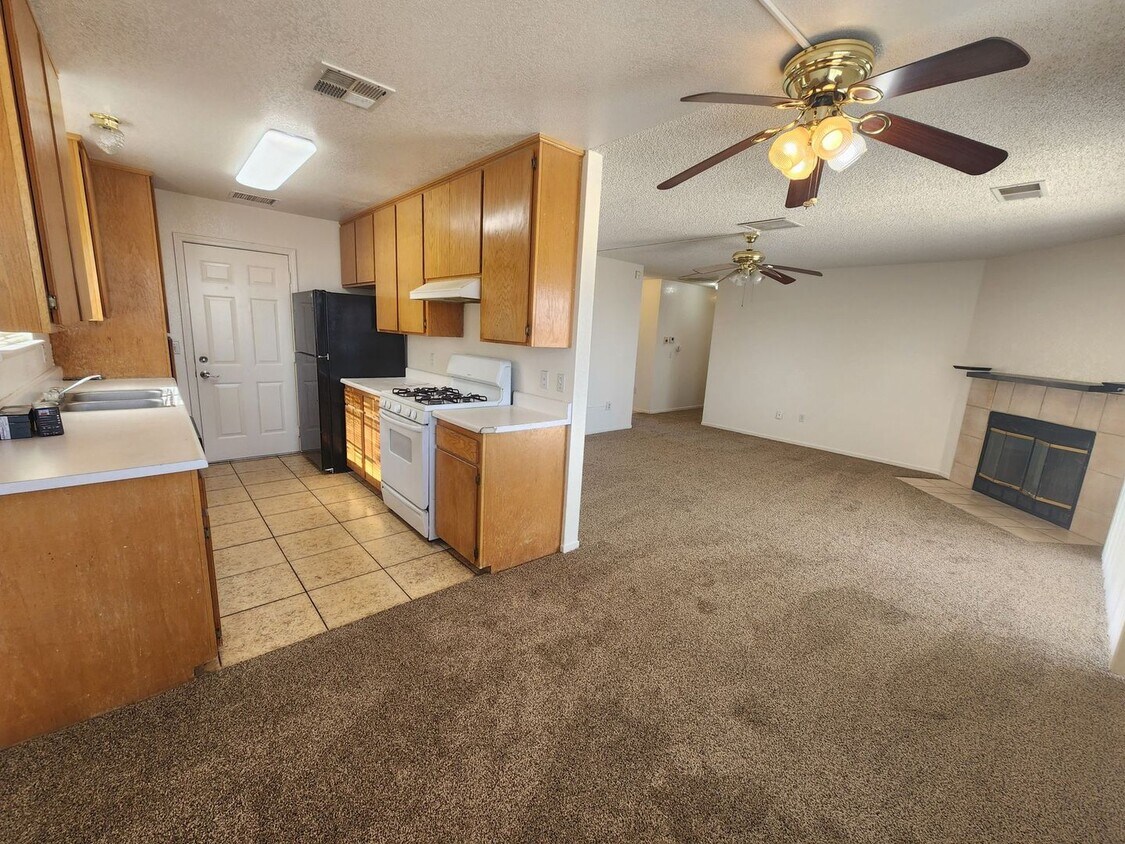 Primary Photo - Price Reduction!! 3 Bedroom 2 Bath Home in...