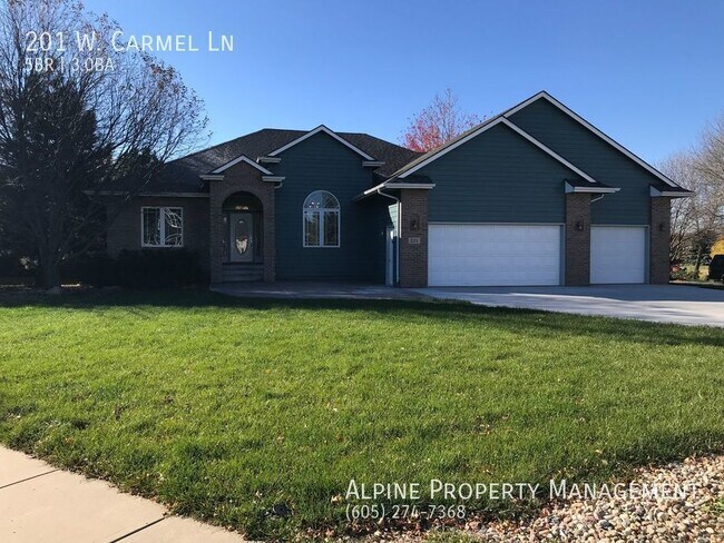 Building Photo - Stunning 5 Bed/3 Bath Rental Home near Pra...