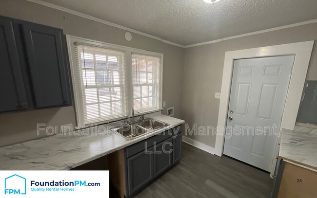 Foto del edificio - 790 S Pkwy E