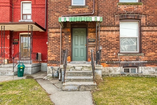 Building Photo - 694 Wilson St