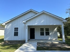 Building Photo - 305 E 22nd St