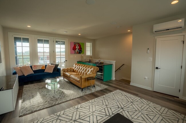 Building Photo - Luxury Rental in the Heart of Reston