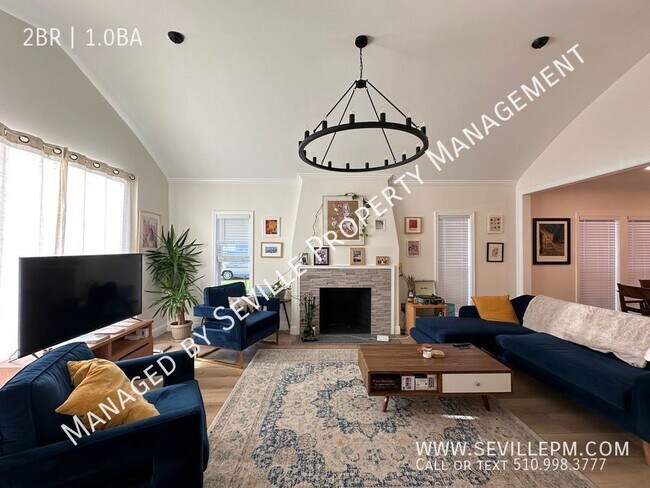 Building Photo - AVAILABLE NOW: RECENTLY REMODELED & UPGRAD...