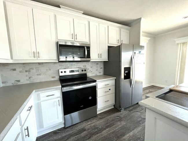 Building Photo - 119 N Lake Dr
