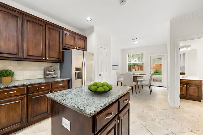 Building Photo - MOVE IN ASAP: Hyde Park Area / Traditional...