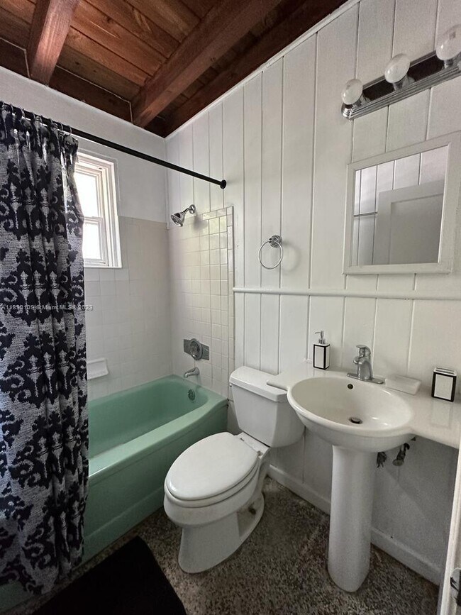 Foto del edificio - 216 SE 23rd Ave