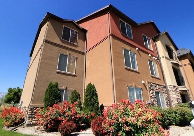 Foto del edificio - Stunning 3 bed 2 bath Condo in Pleasant Grove