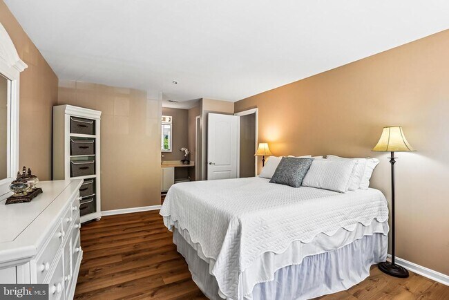 Foto del edificio - 8613 Falls Run Rd
