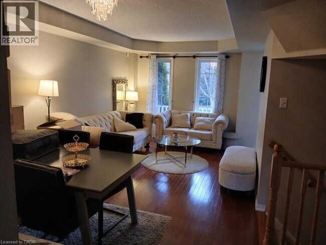 Photo du bâtiment - 115 Gatwick Dr